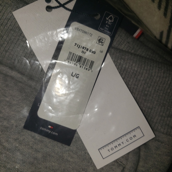 T.Hilfiger sweatpants,12-14 bnwt - Picture 2 of 6